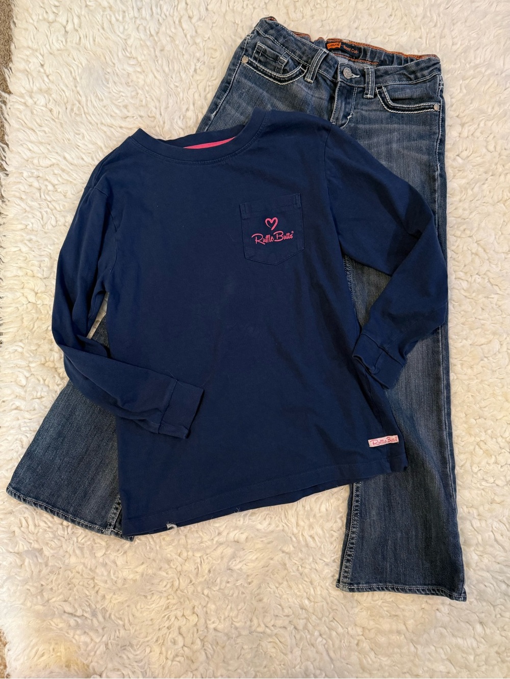 Levi's girls bootcut jesns size 8R
w/Ruffle butts Ls top
size 8